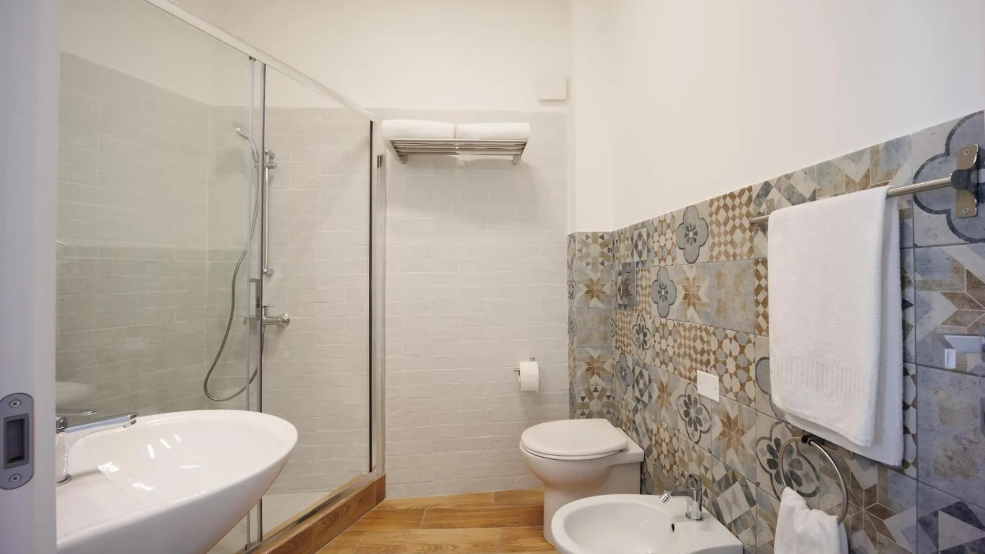 Tony Suites Napoli 0*, Νάπολη Ιταλία