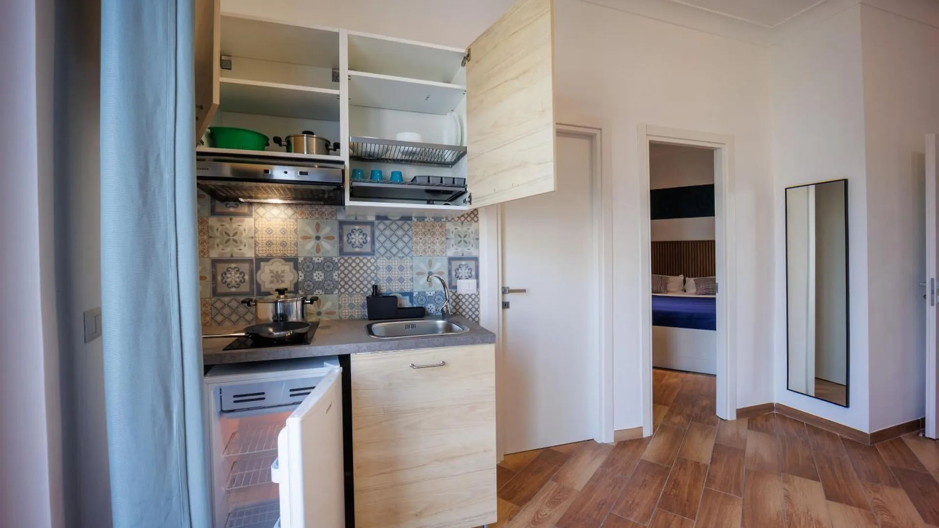 Tony Suites Napoli Πανσιόν Νάπολη