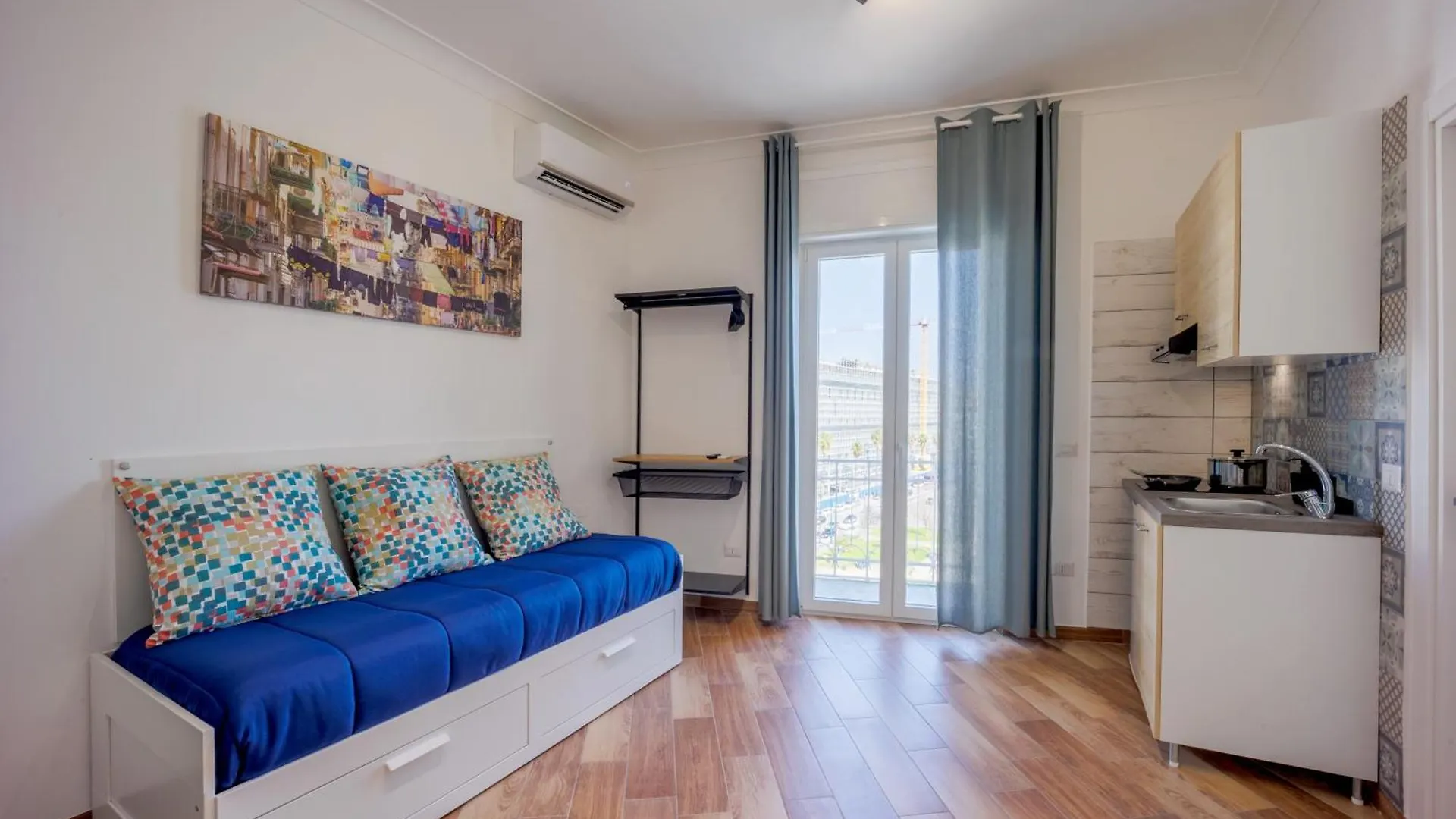Tony Suites Napoli Πανσιόν Νάπολη