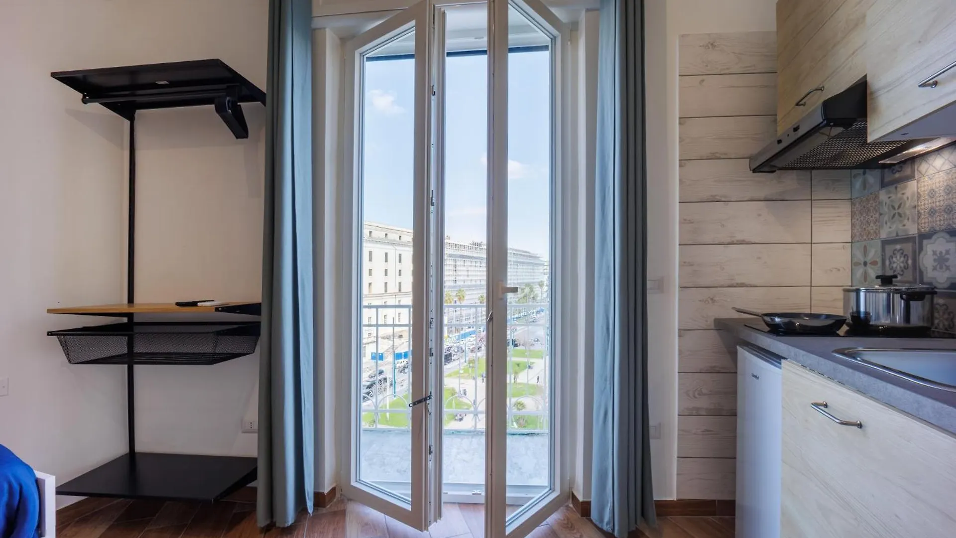 Tony Suites Napoli Πανσιόν